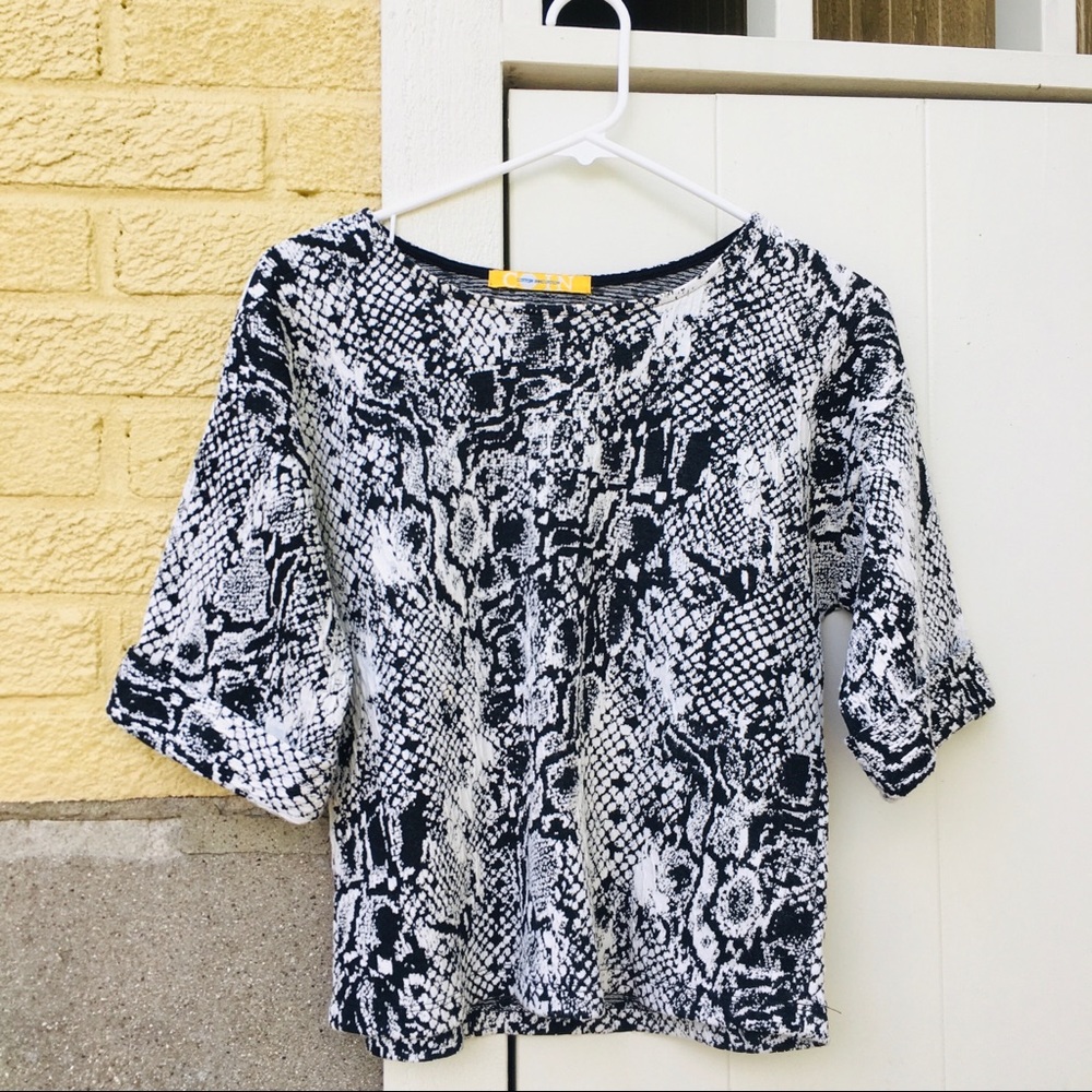 Small: B&W Slightly Cropped Reptile-print Top